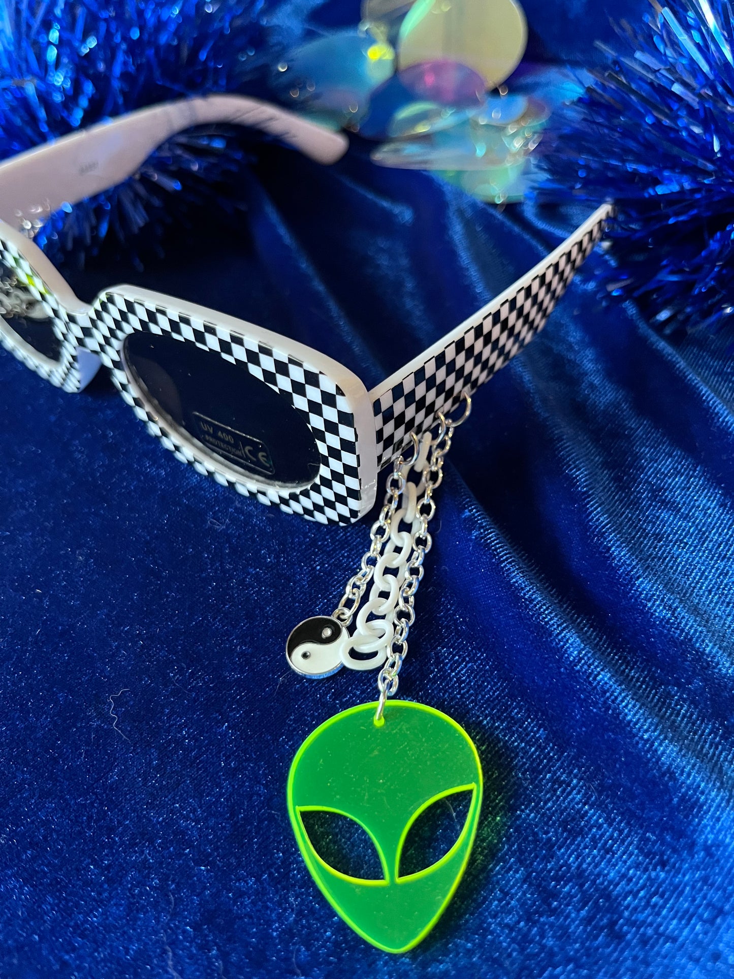 Fun Sunglasses - Checker Alien