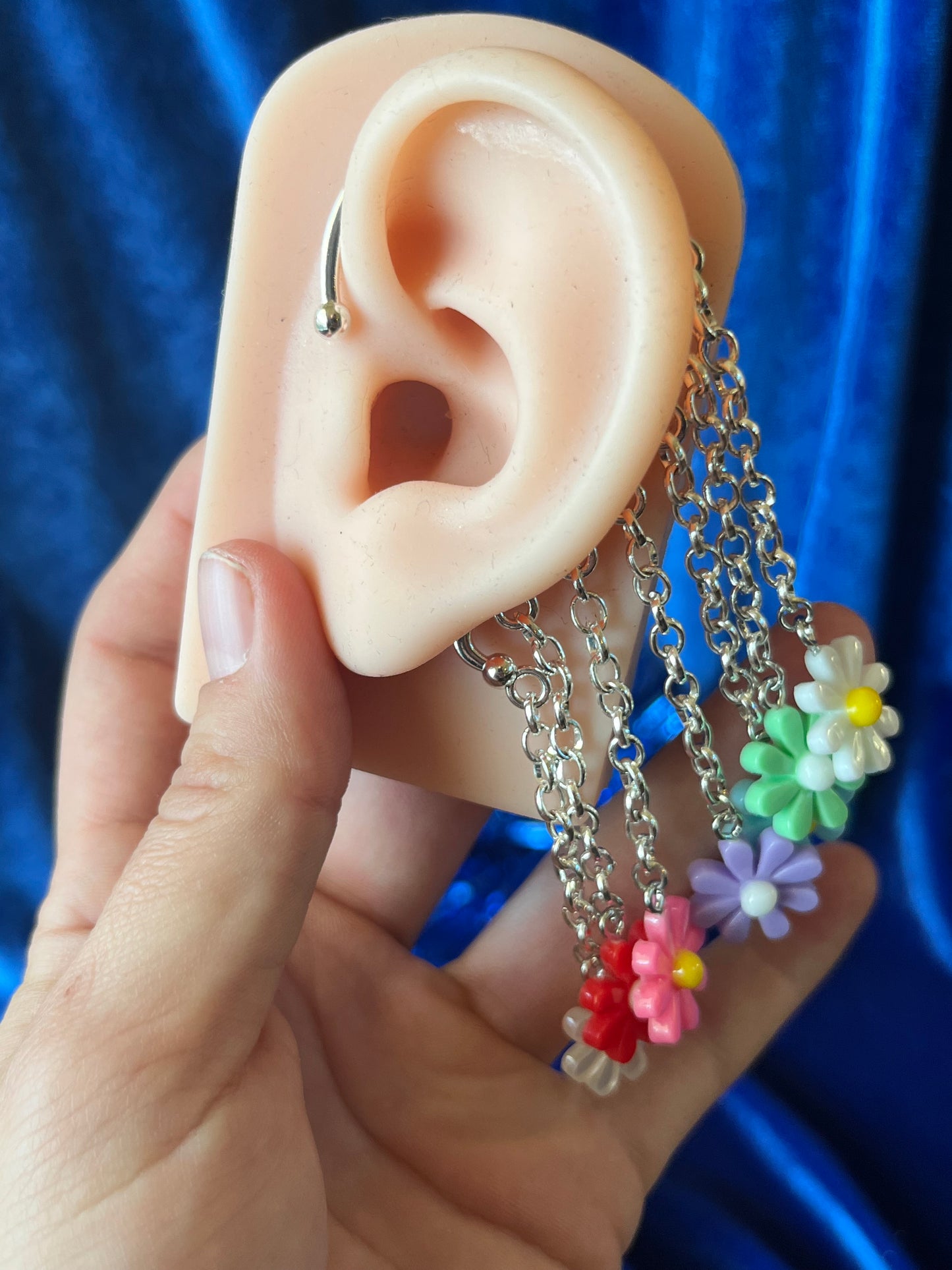 Ear Cuff Single - Spring Daisy