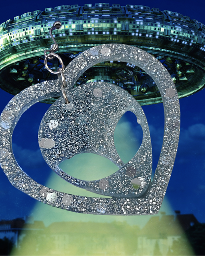 Y2K Alien Heart Earrings - hOLoGrApHiC