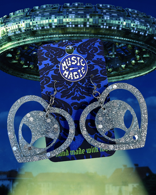 Y2K Alien Heart Earrings - hOLoGrApHiC