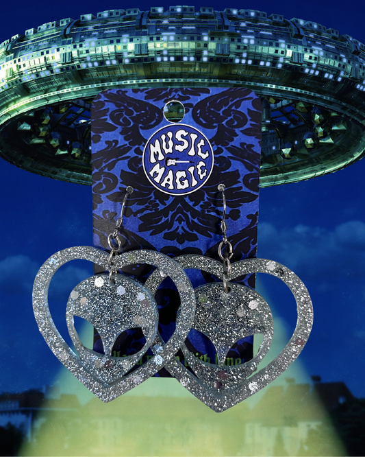 Y2K Alien Heart Earrings - hOLoGrApHiC
