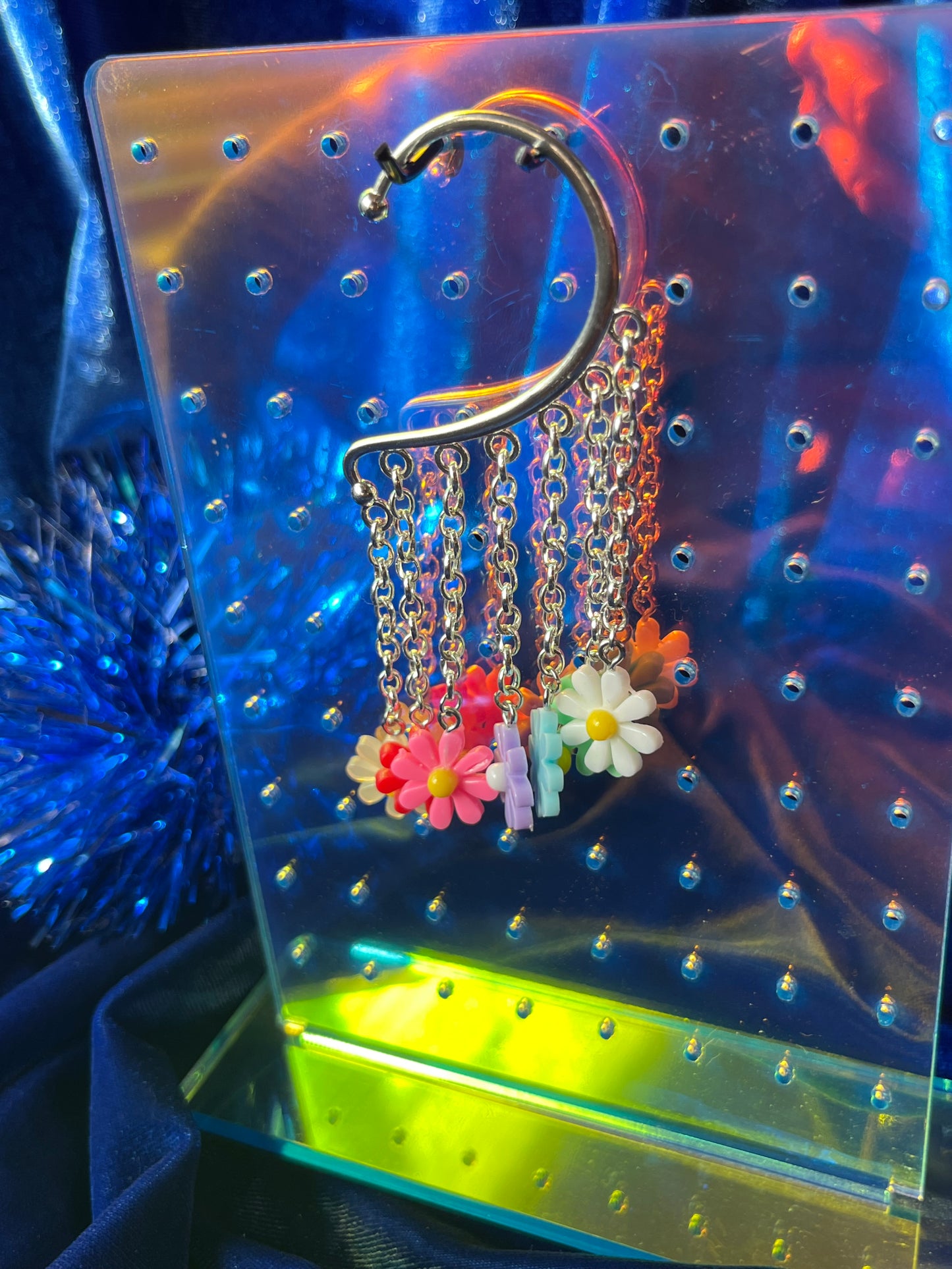 Ear Cuff Single - Spring Daisy